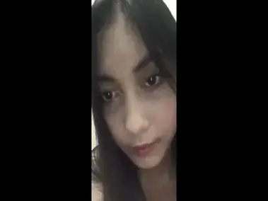 Dokumentasi Gadis Cantik Baju Merah Di Kasur